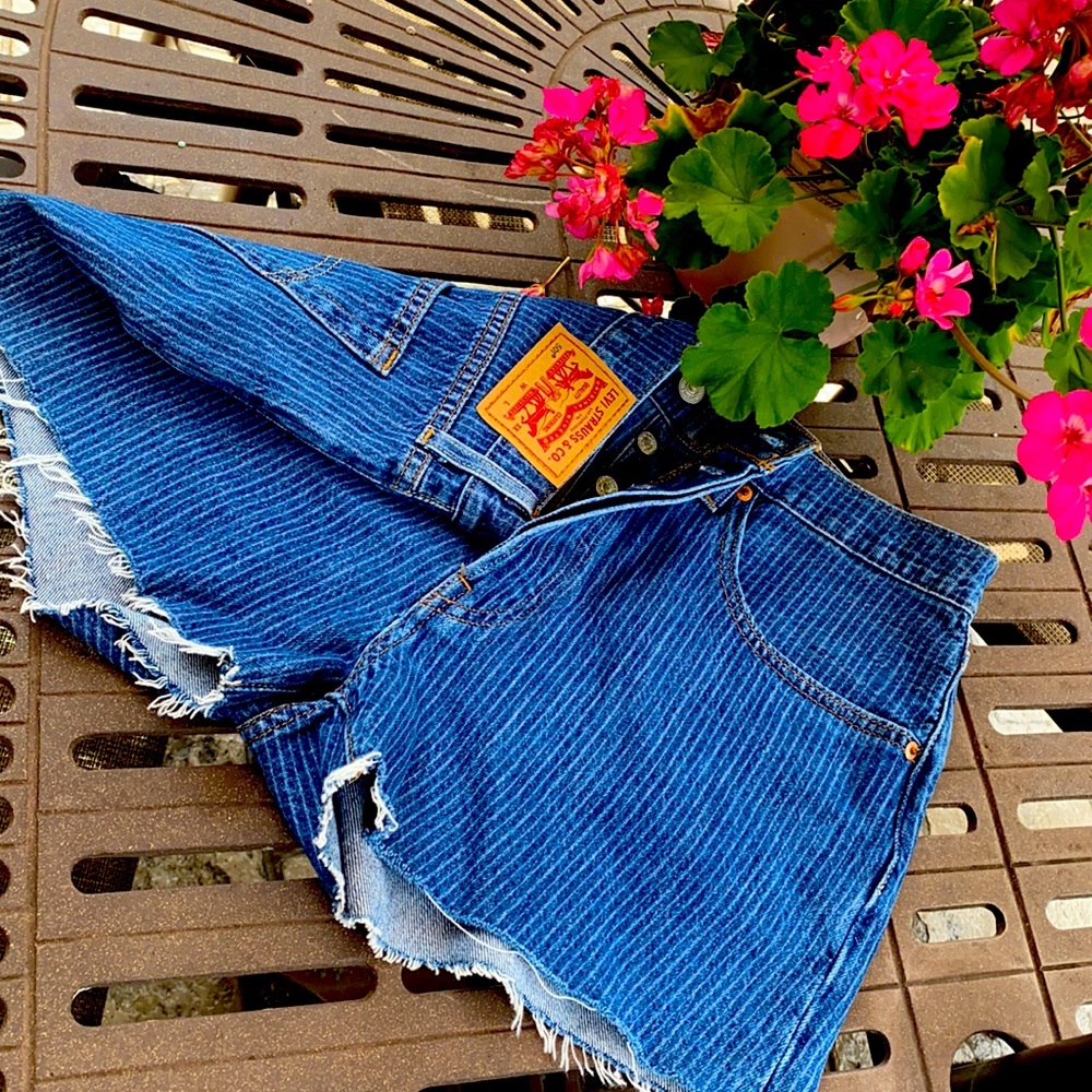 501 Levi denim shorts